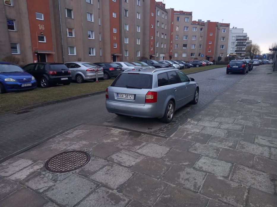 Sprzedam audi a4b6 1.9tdi 2004 .130 koni