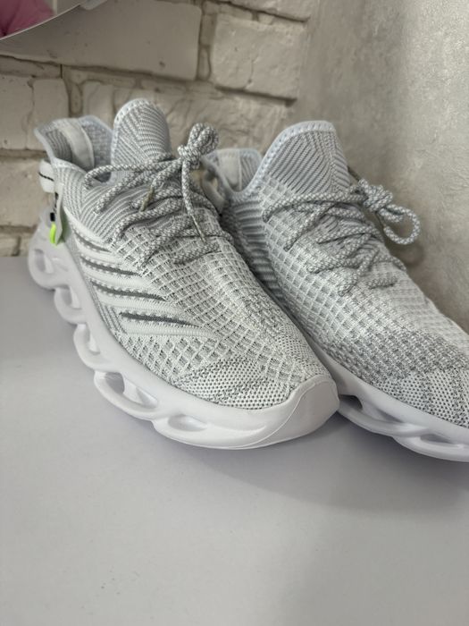 Кросівки чоловічі нові