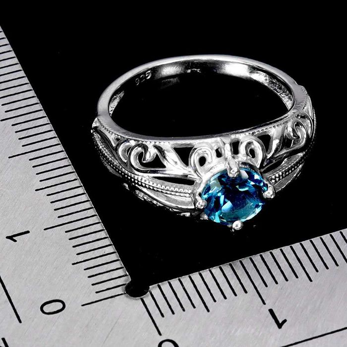 Кольцо из серебра 925 пробы с лондон блю топазом 6 мм, размер 18