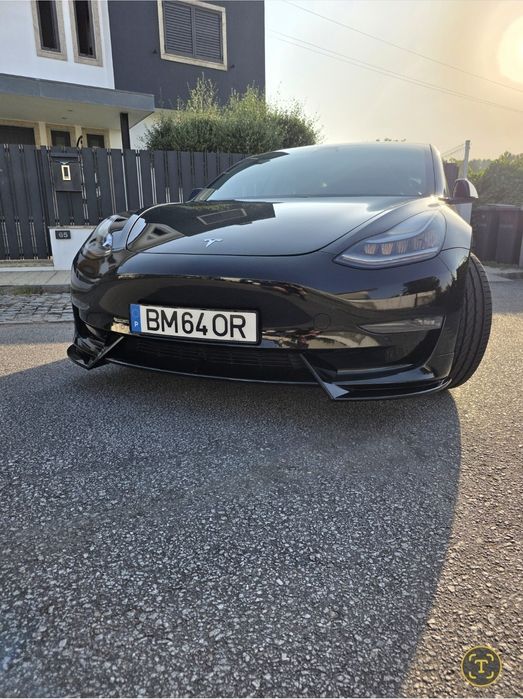 Lip tesla model 3