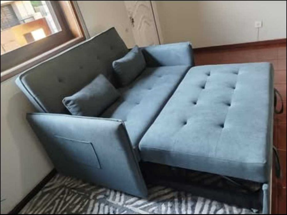Sofá - cama moderno e extremamente funcional.