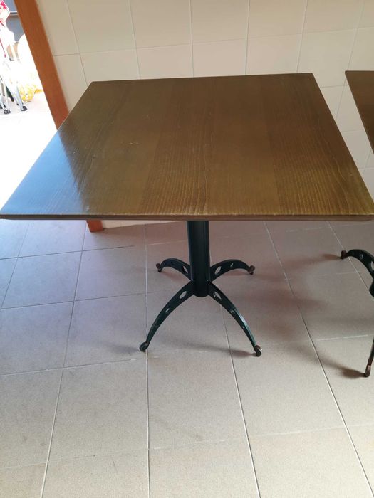 Mesa de café e cadeiras