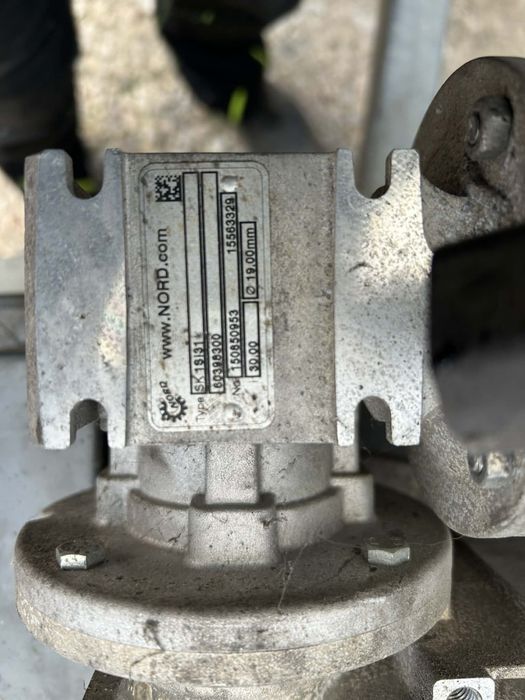 Podajnik do pieca na ekogroszek zbiornik podajnik