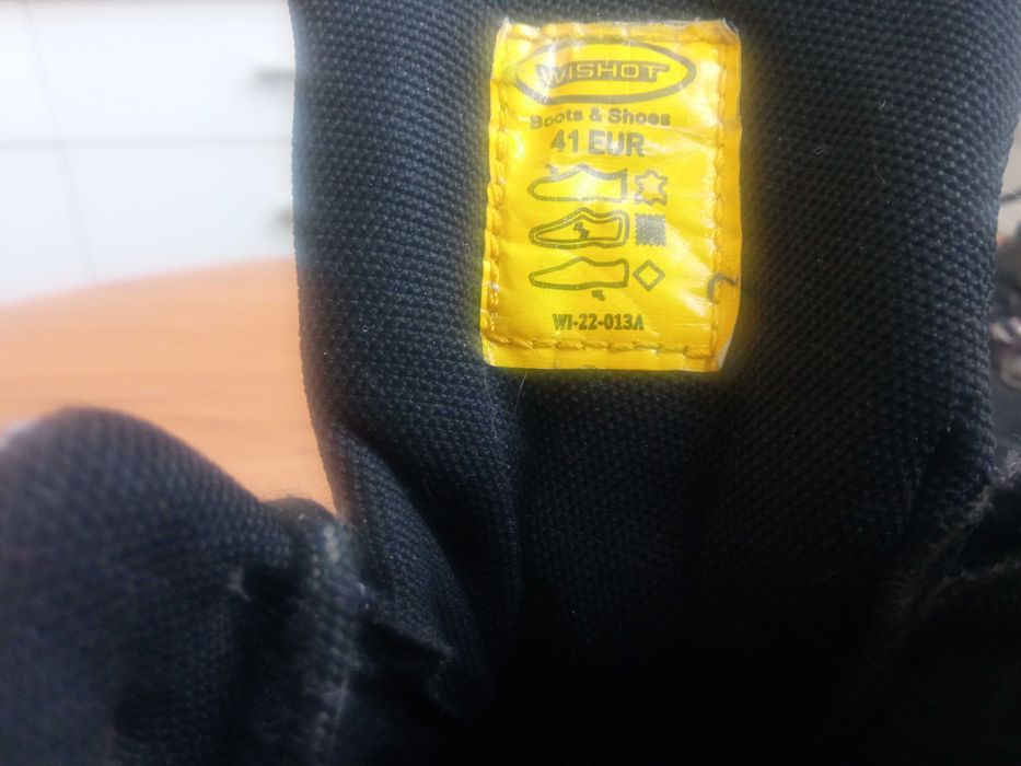 buty młodzieżowe, męskie, zimowe, skorzane, ocieplane 41