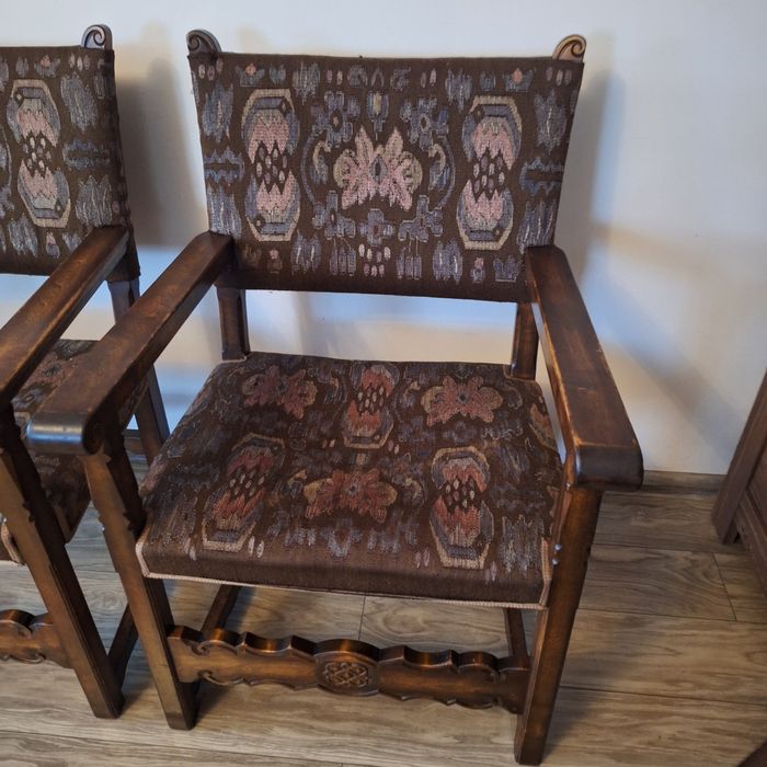 Dwa krzesła fotelowe drewniane dębowe z oparciami