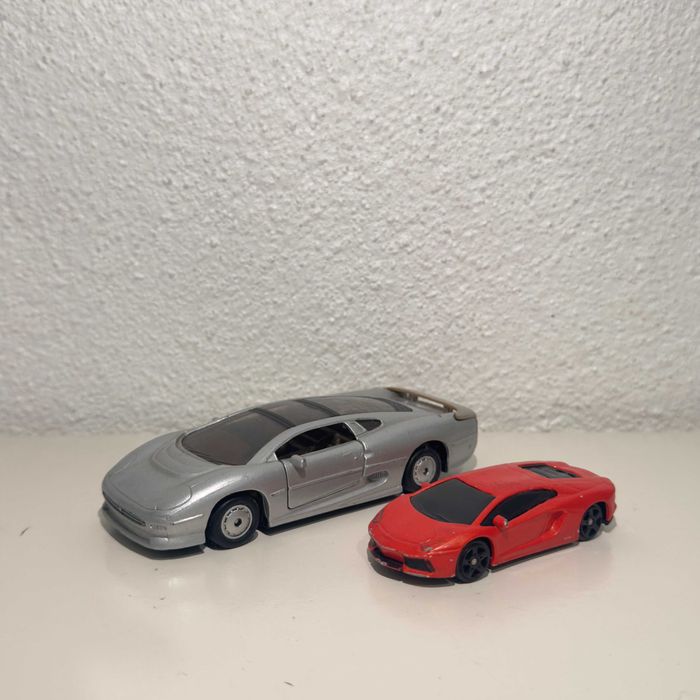 Lote 2 Carros Miniatura Maisto (Jaguar XJ220 + Lamborghini)