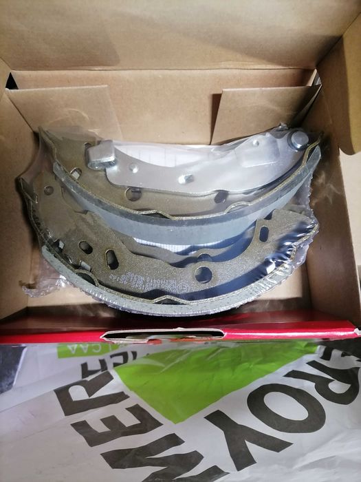 Задні гальмівні колодки ( барабан)