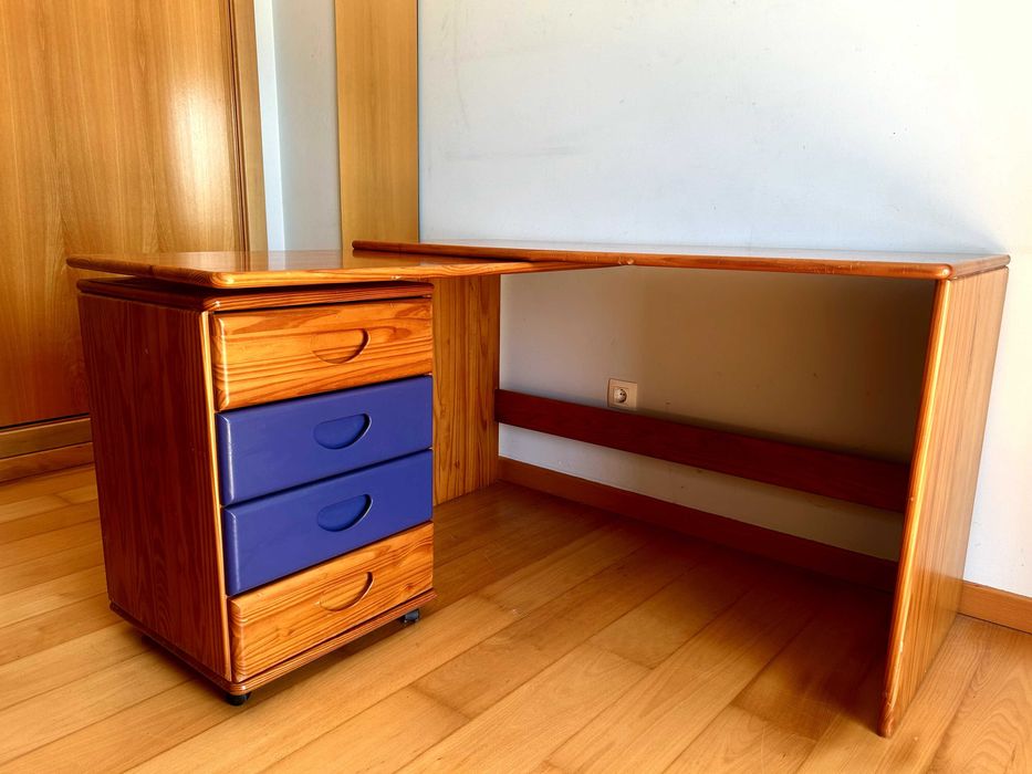 Quarto juvenil em pinho maciço
