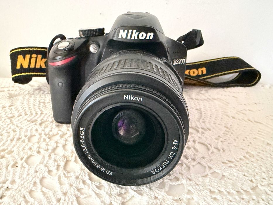 Lustrzanka Nikon D3200 z obiektywem Nikkor AF-S 18-55