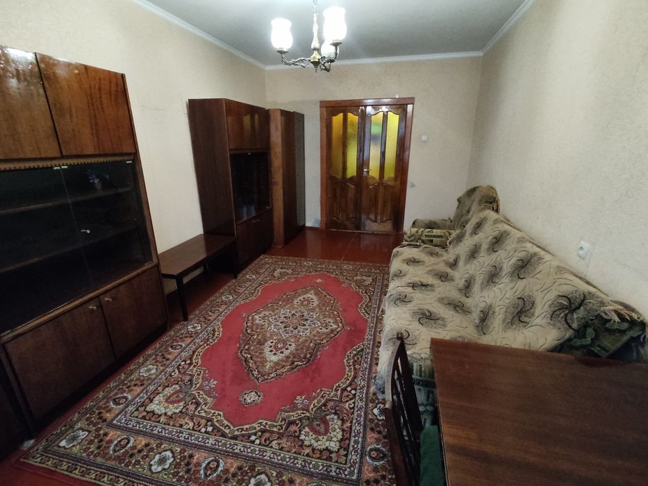 Здається кімната в трикімнатній квартирі