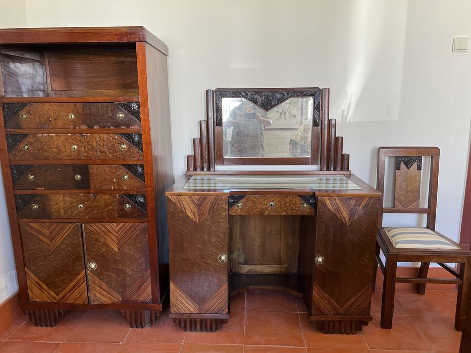 Comoda de madeira, com espelho estilo arte nova