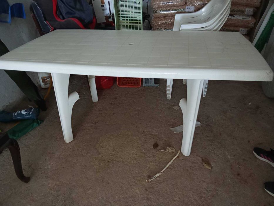 Mesa de jardim c/ 4 cadeiras