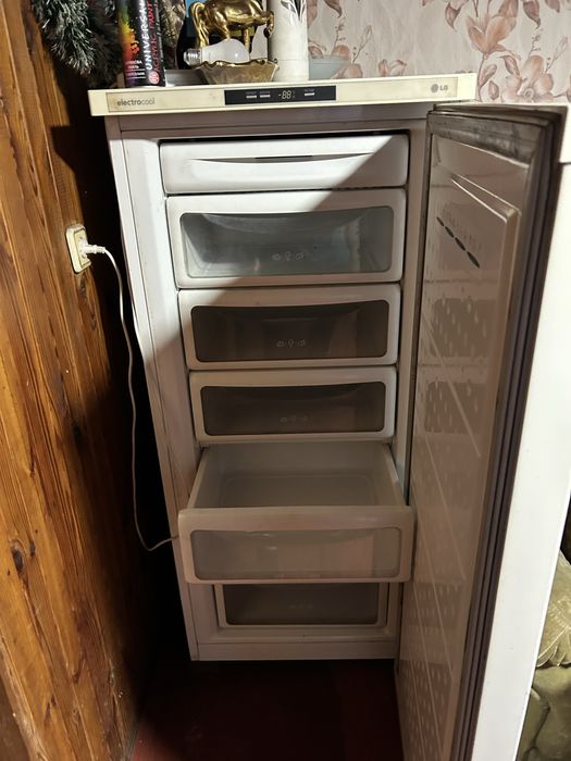 Продам морозильну камеру Lg