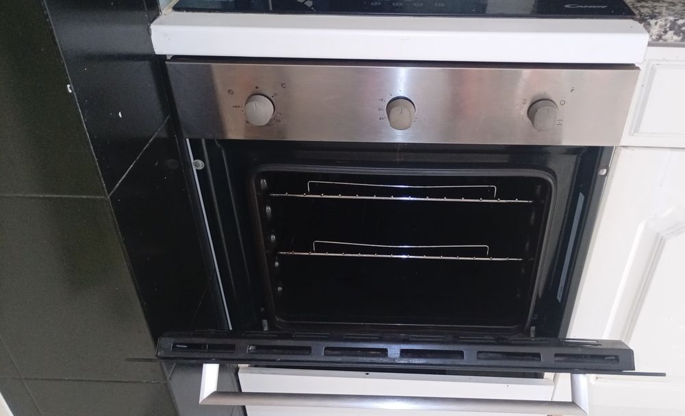 Forno encastravel CANDY  Eletricidade,, Convecção + Ventilação, 65 Capacidade total.
F IDC B502