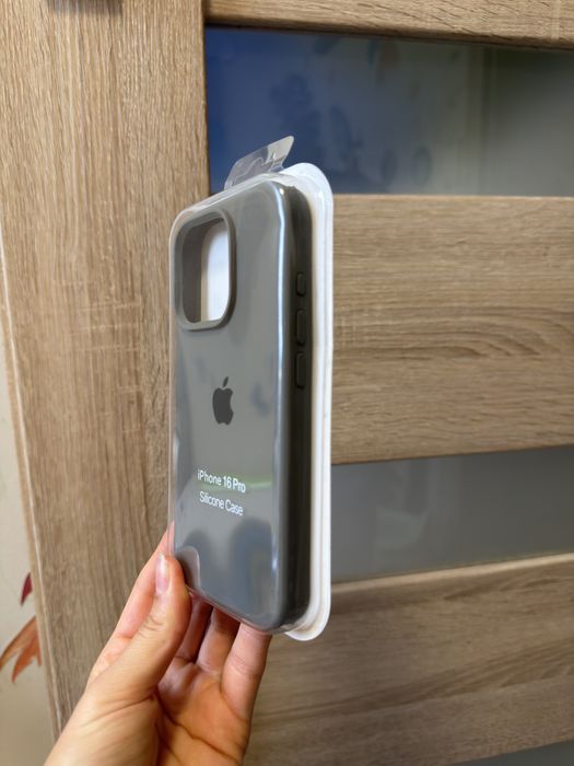 Etui silikonowe iPhone 16 Pro – grafitowe