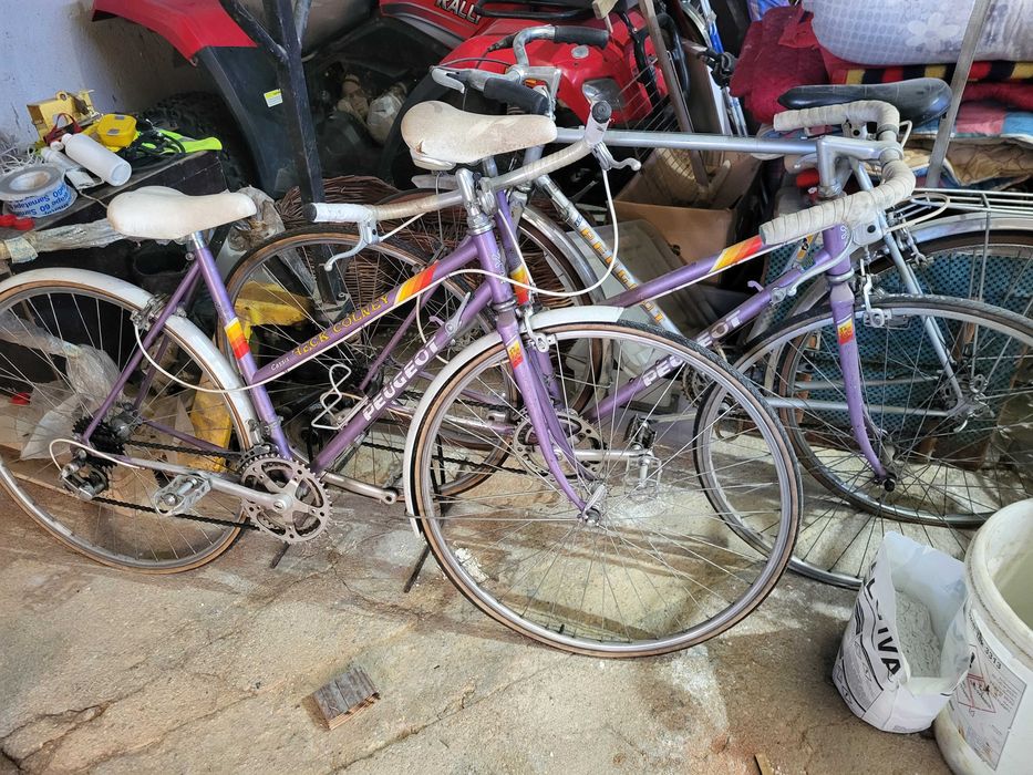 Várias bicicletas  bmx pasteleiras e outras
