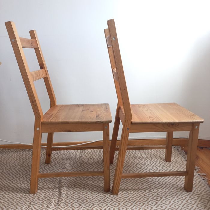 2 cadeiras de madeira