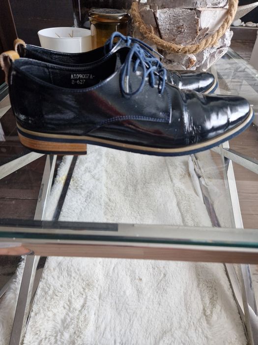 Sprzedam damskie  buty lordsy skóra naturalna lakierowana