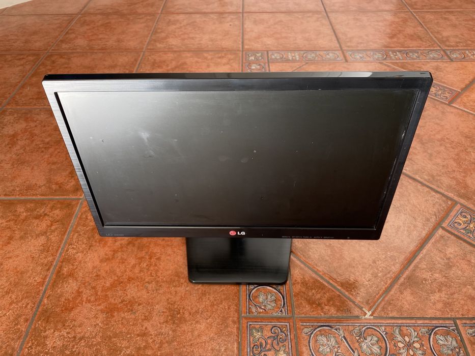 Monitor 20" LG FLATRON 20EN33SS-B Czarny
