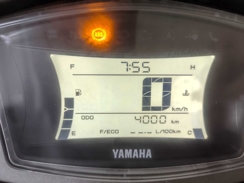 Yamaha NMAX 125CC (COM GARANTIA até 27/06/2027) + Top case Givi