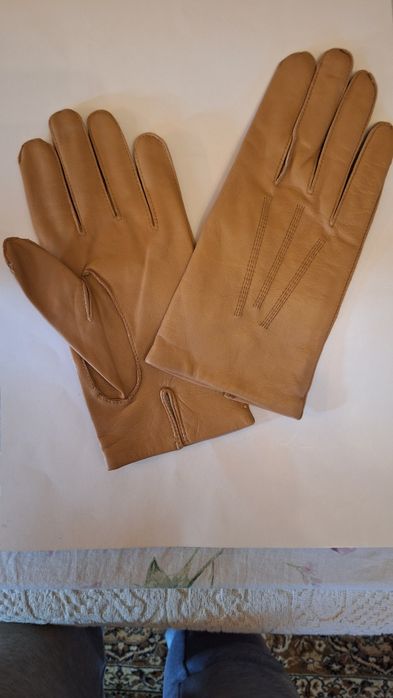 Перчатки мужские из натуральной кожи на шерстяной подкладке импортные.