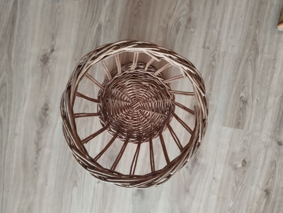 wiklinowe stojaki na parasolki