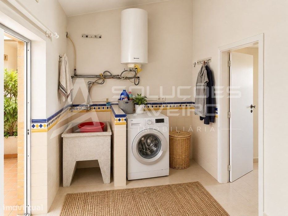 Moradia T4+1 | Piscina Coberta | Ginásio | Dois Lotes Urbanos | Cen...