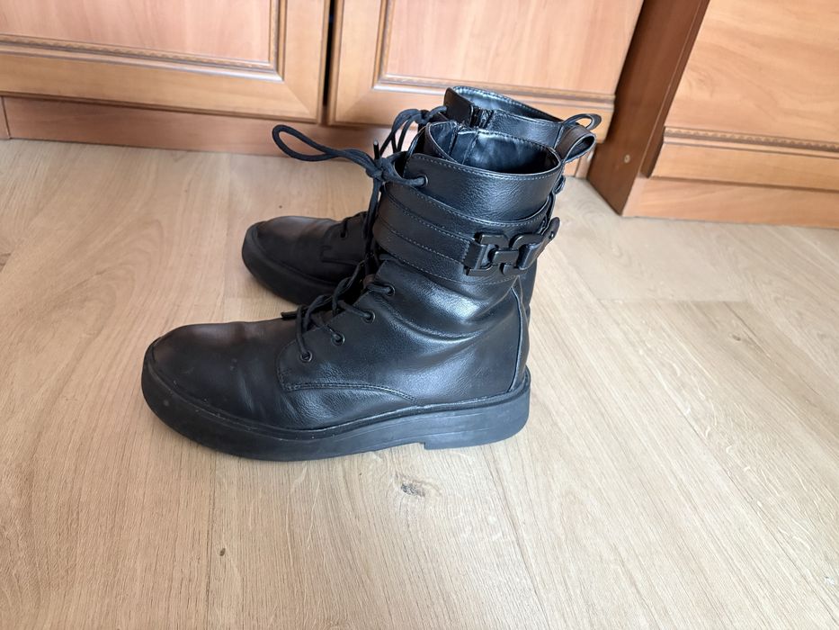 Czarne workery botki sznurowane z klamrą r. 41 trapery na suwak