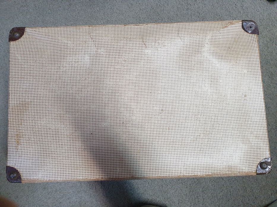 Mala antiga de cartão