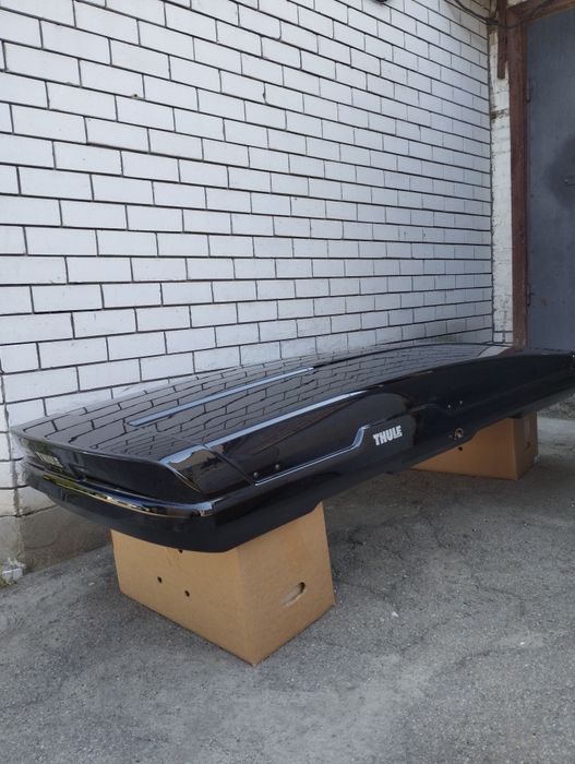 Thule Flow Black Glossy грузовой бокс на крышу авто.