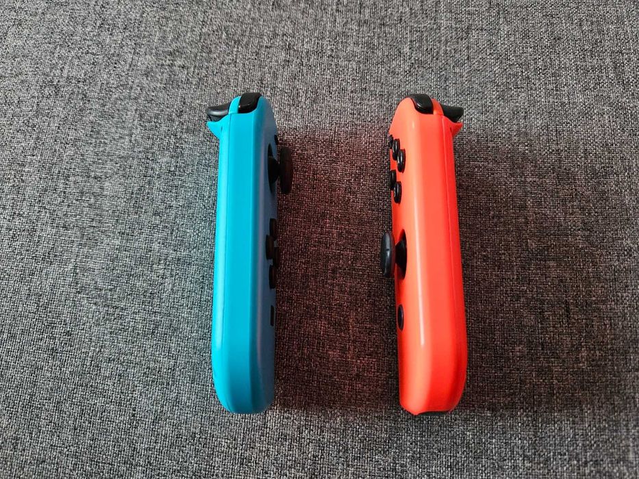 Nintendo Switch Joy-con niebieski z czerwonym w pełni sprawne bdb