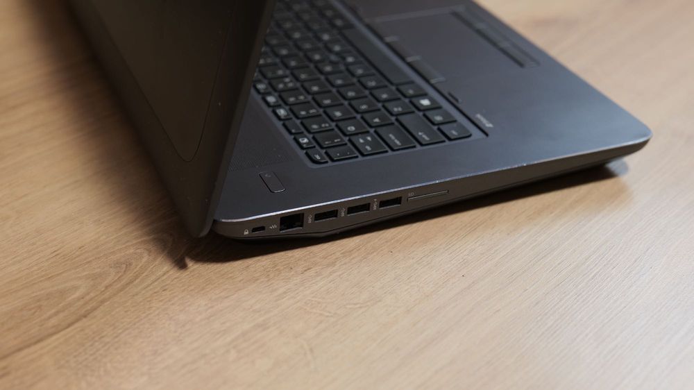 HP ZBook 17 G4 | i7-7700HQ | 16GB RAM | SSD 256GB | Quadro M2200 4GB