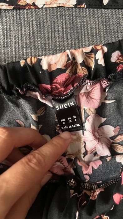 Komplet shein M Crop top wiązany  Spodenki  Cena za komplet