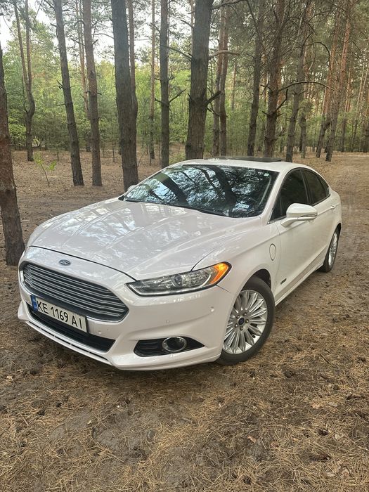 Ford fusion plagin hybrid