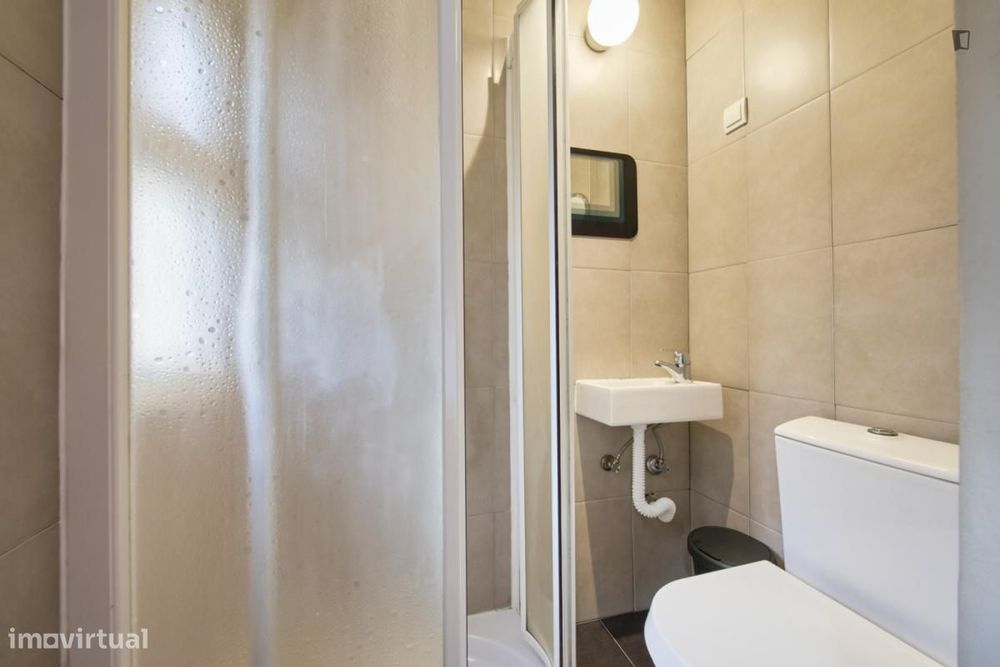 Quarto - localizado em Entrecampos Lisbon