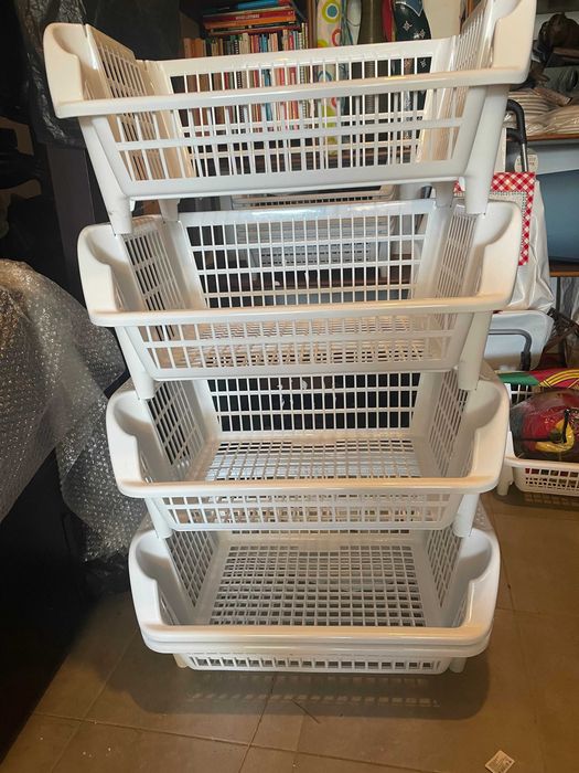 Cestas empilháveis (cozinha/despensa/garagem)