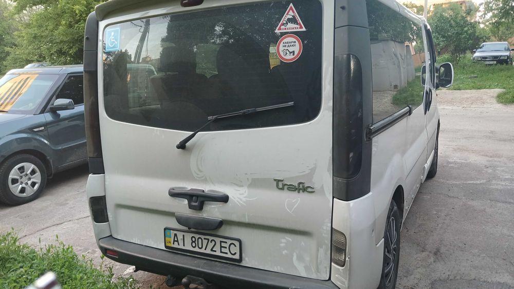 Автомобіль Рено Трафік