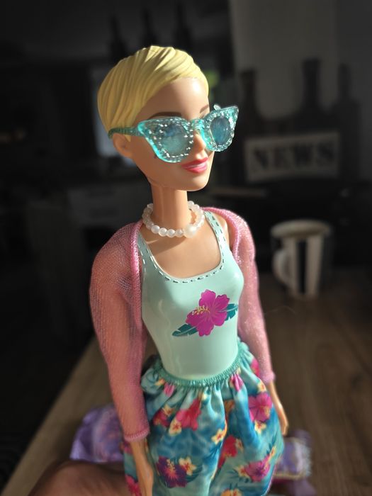 Barbie z peruką + ubranka