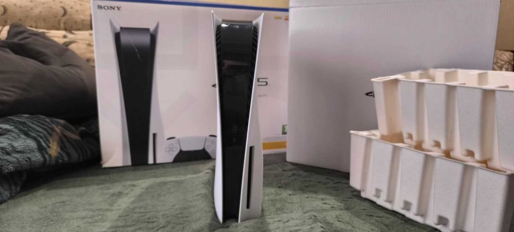 PlayStation 5 825GB + 2 джойстики + 12 ігор + зарядка | хороший стані