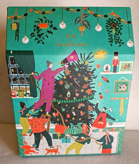 Antiga grande caixa advento da body shoop para decoração