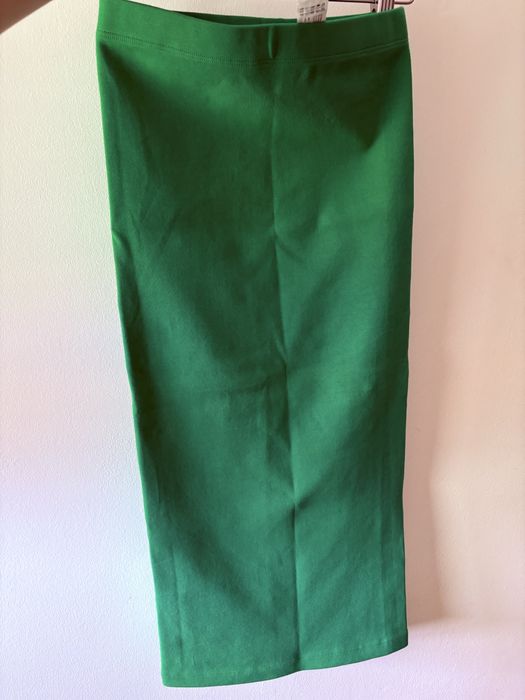 Saia midi verde Zara