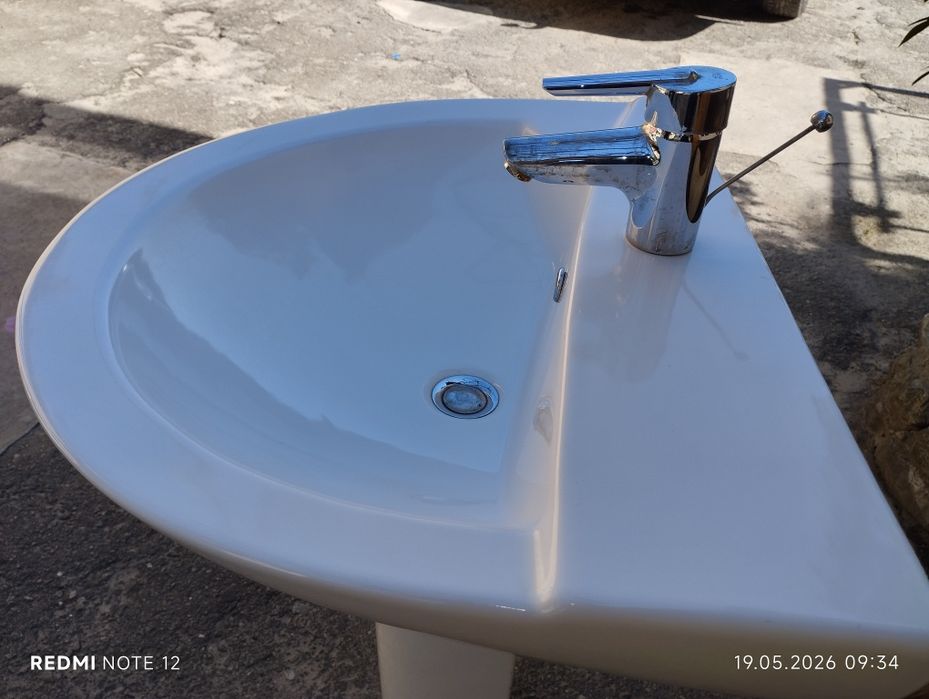 Умывальник с пьедесталом PORTA  и смесителем Grohe