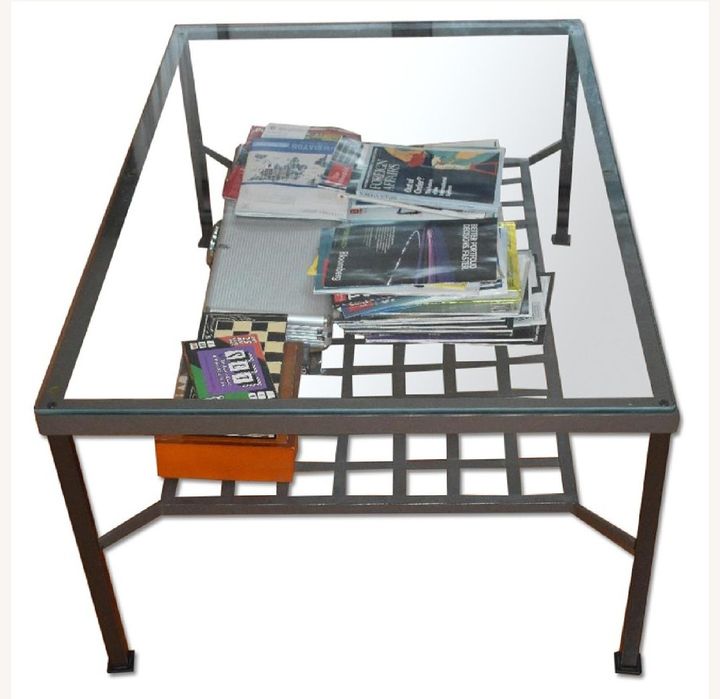 Mesa de centro metálica com tampo de vidro