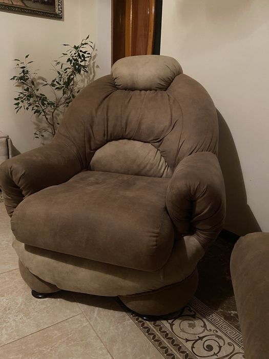 Диван та два крісла