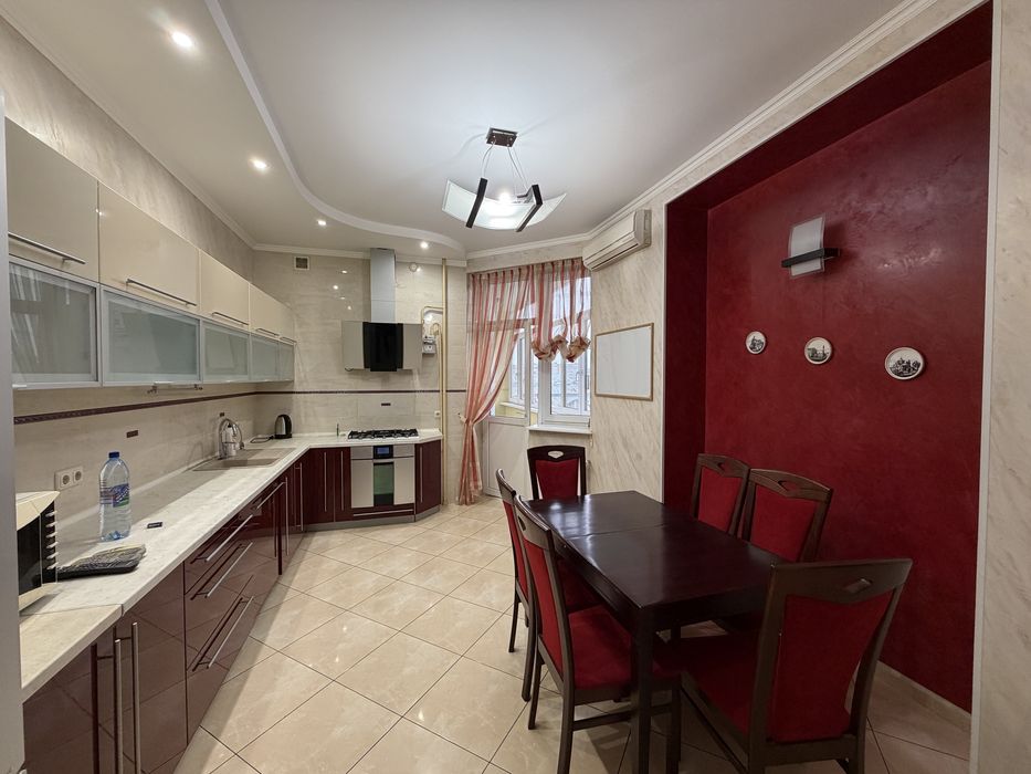 Оренда просторої 3-кімнатної квартири в Новобудові на пр. Чорновола 67