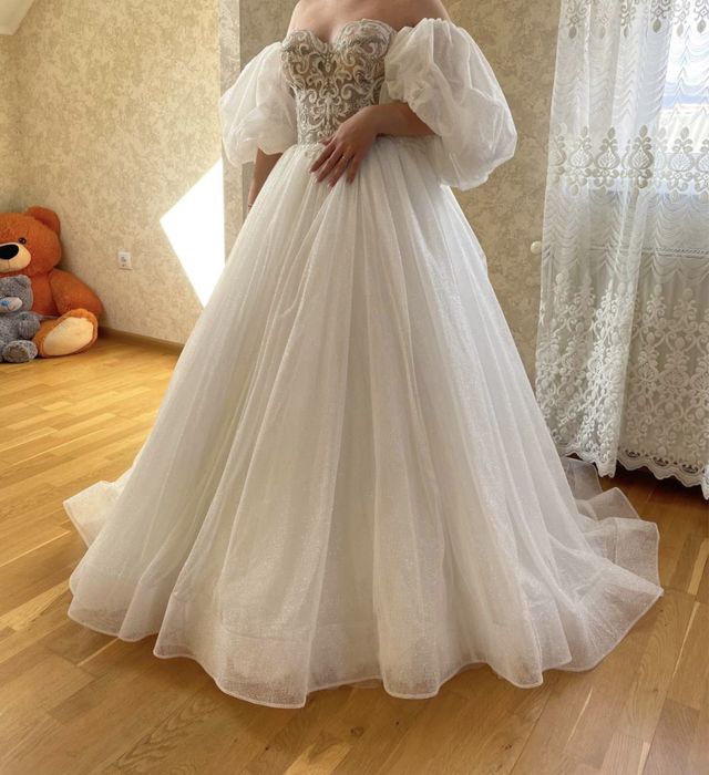 Продам весільну сукню.