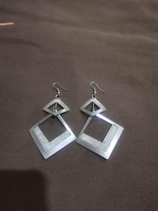 Brincos  novos ou semi novos