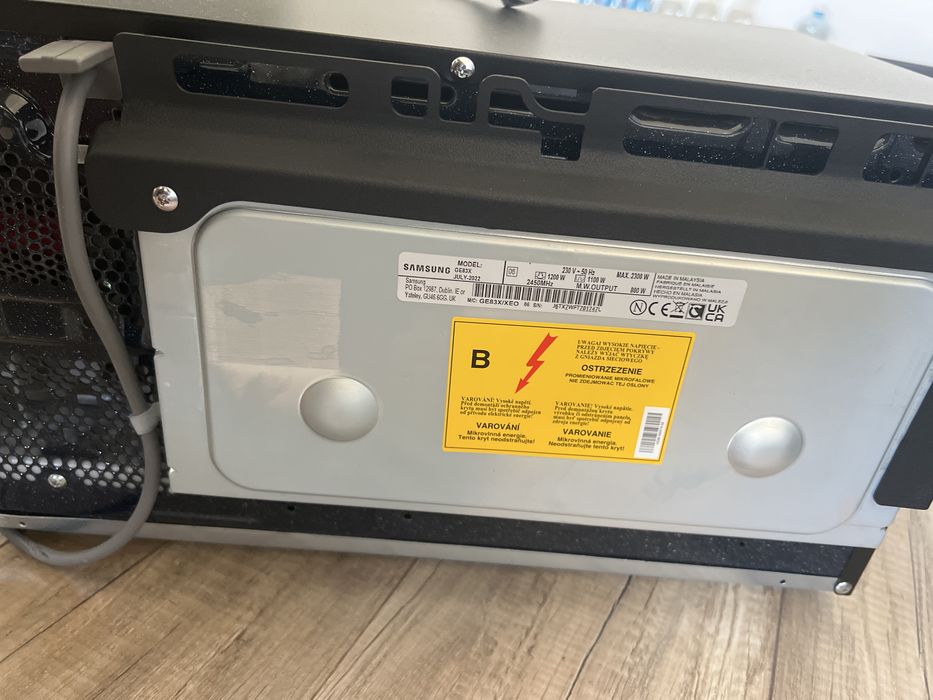 Mikrofalówka kuchenka mikrofalowa Samsung GE83X
