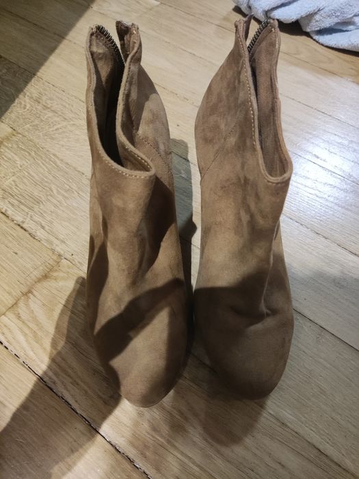 Zamszowe botki rozmiar 39 pull&bear