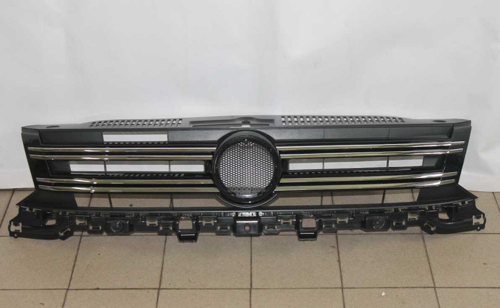 Решітка радіатора VW TIGUAN, 2011 - 16р